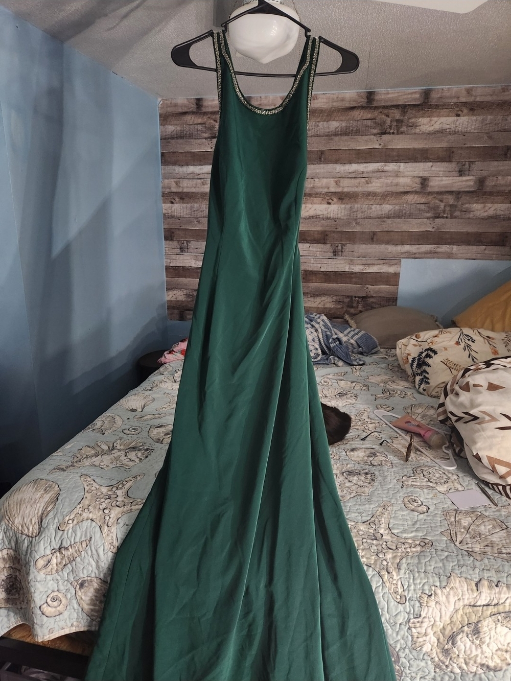 Elegant Emerald Green Prom Dress with Beaded Neckline
